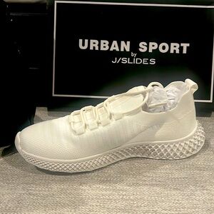 Such a cute pair of white tennis shoes!! Brand new and in the box!!